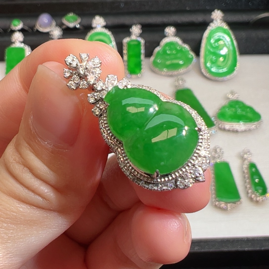 翡翠吊坠(不含链)18K金镶嵌