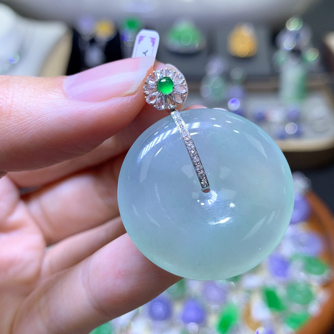 【闪购商品】翡翠颈饰18K金镶嵌翡翠吊坠项链