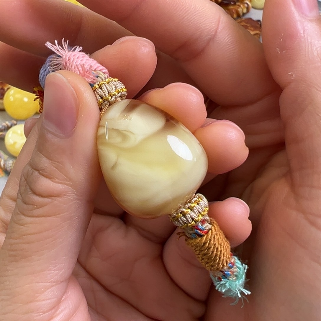 蜜蜡裸石未镶嵌蜜蜡