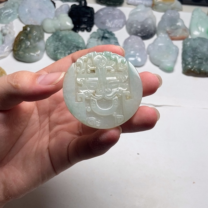 颈饰未镶嵌翡翠兽牌22