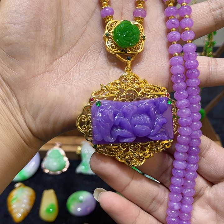 翡翠颈饰未镶嵌项链