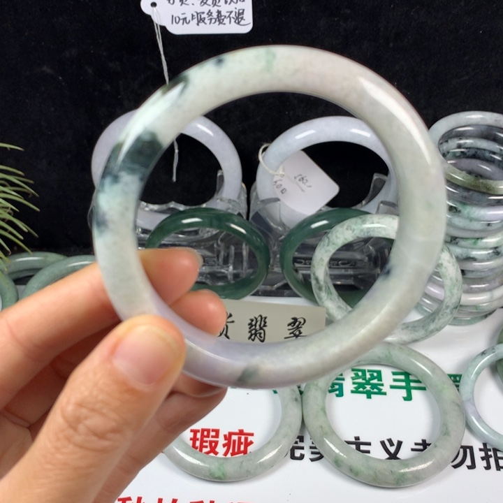 翡翠未镶嵌手镯30号。 59.7圈