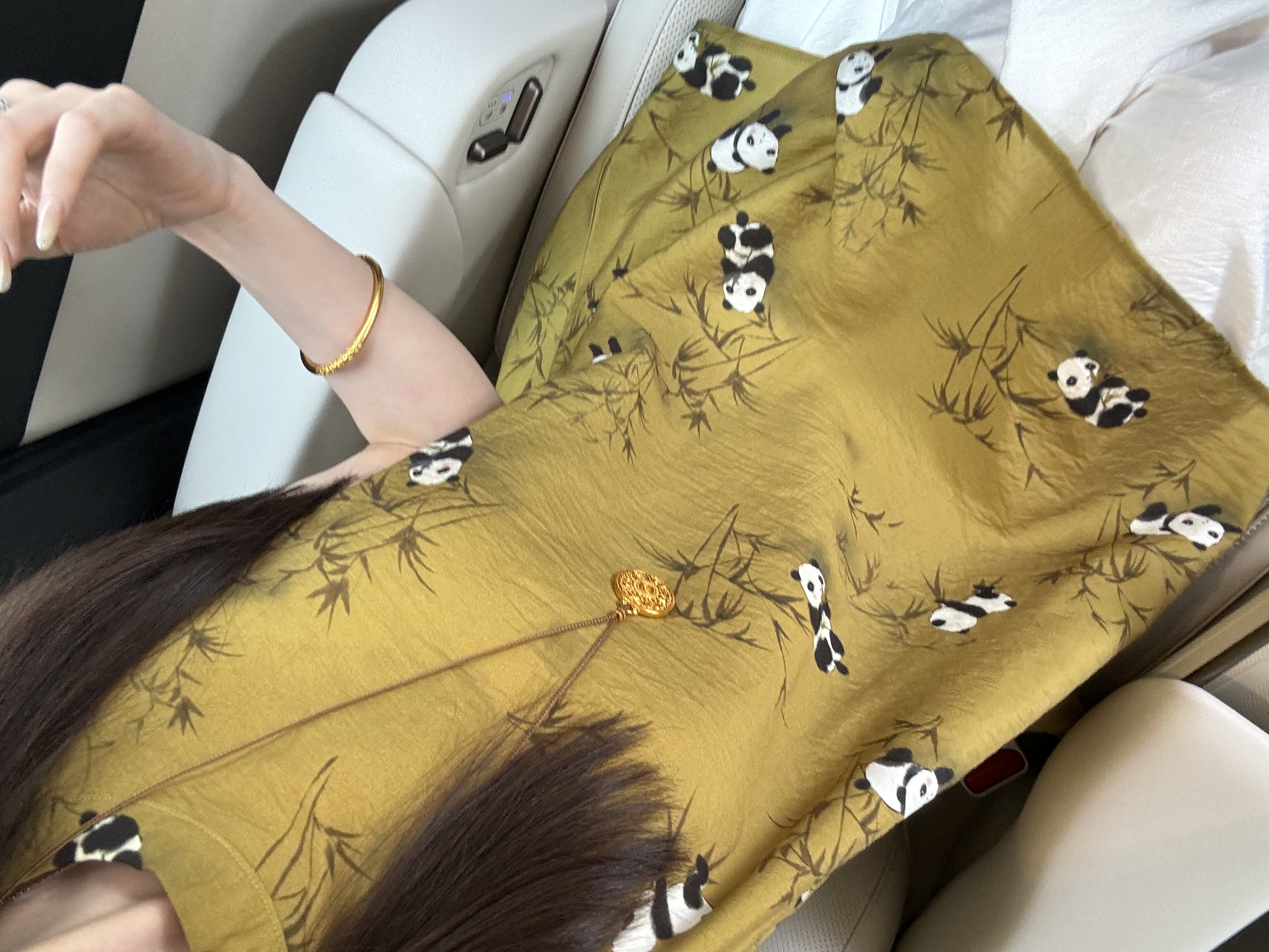 黄小新 |【福娃】2025夏季新款蝴蝶仕女图无袖衬衣马甲短袖