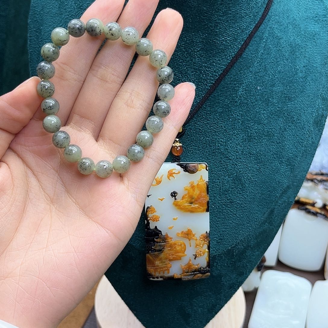 颈饰未镶嵌和田玉