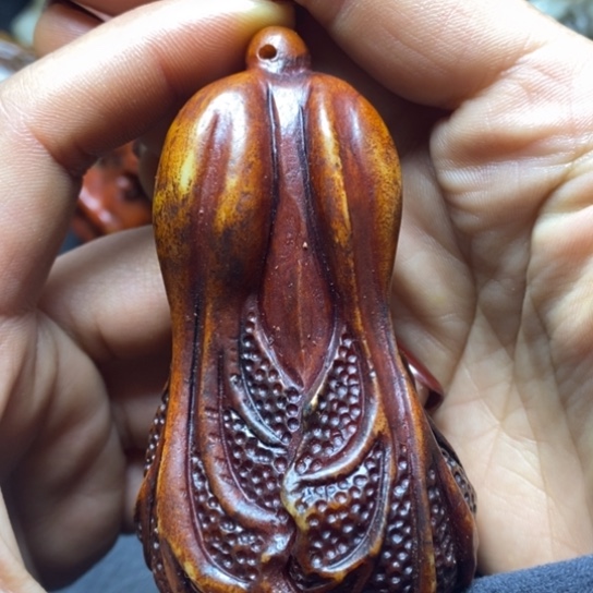 白玉菩提吊坠摆件