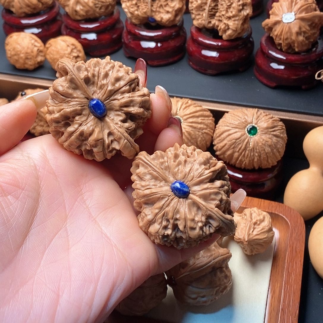 文玩核桃吊坠余****麒麟纹官帽