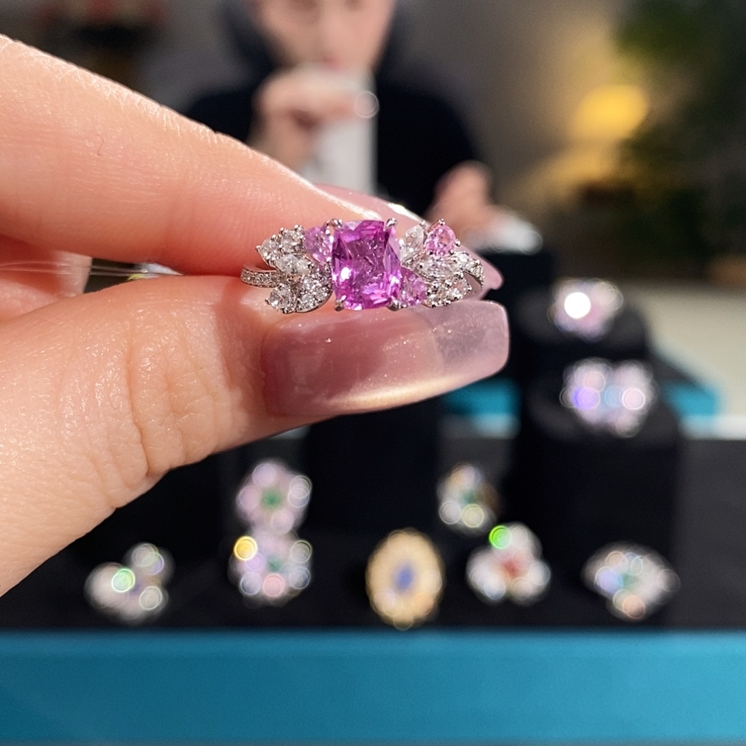 彩色蓝宝石18K金镶嵌戒指1.046ct无烧