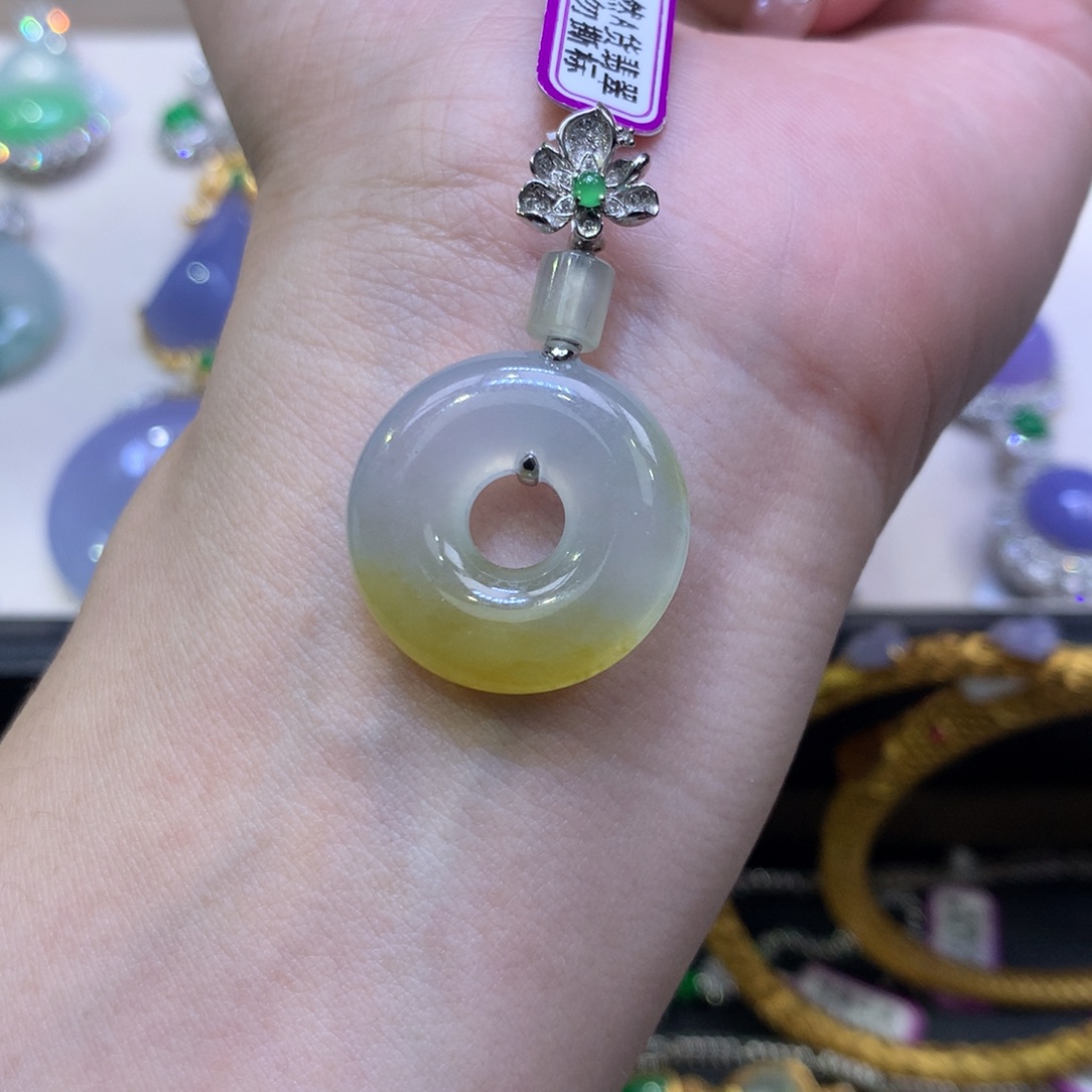 翡翠18K金镶嵌颈饰