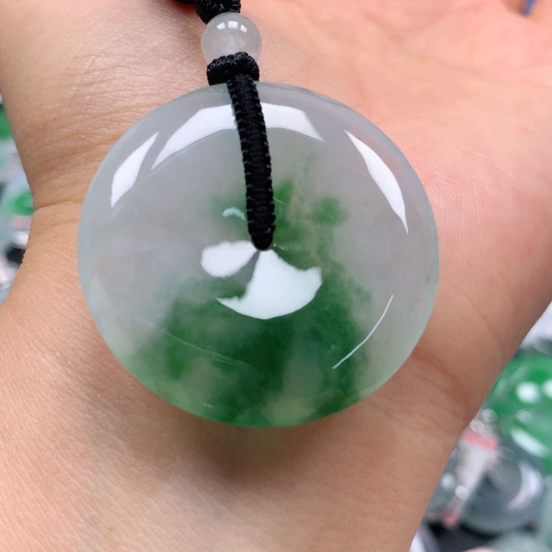 翡翠颈饰未镶嵌天然翡翠