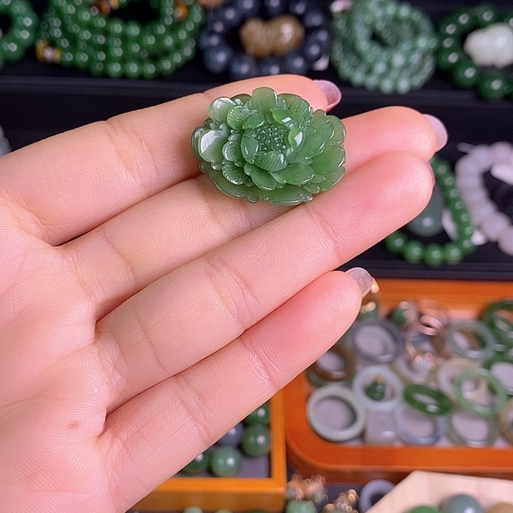 和田玉（碧玉）颈饰未镶嵌