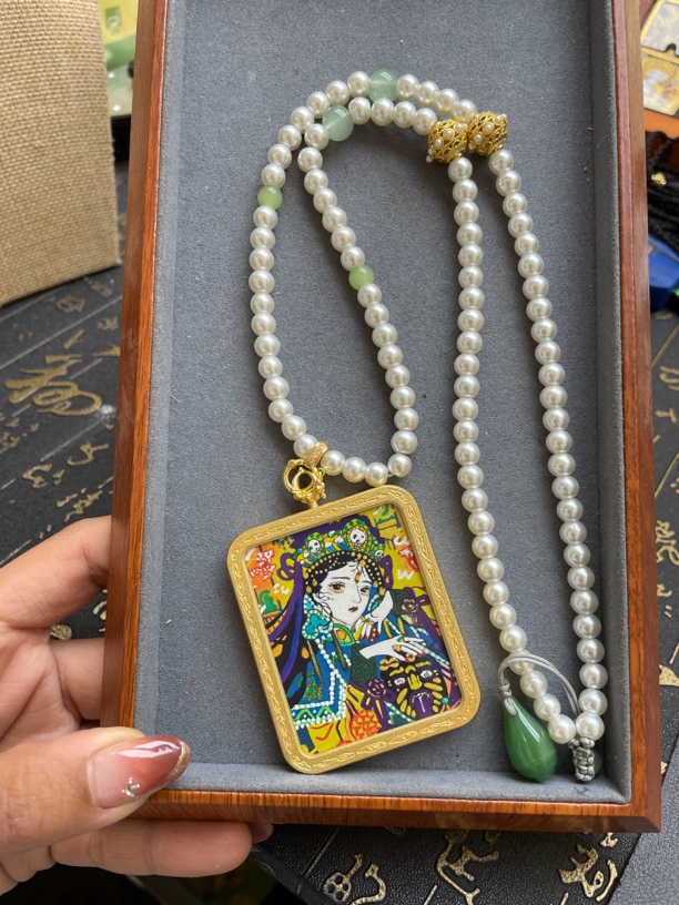 一款民族风唐卡扎基前世今生钛钢盒子艺术