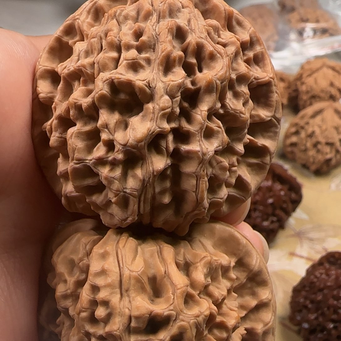 文玩核桃吊坠山地高官49-17