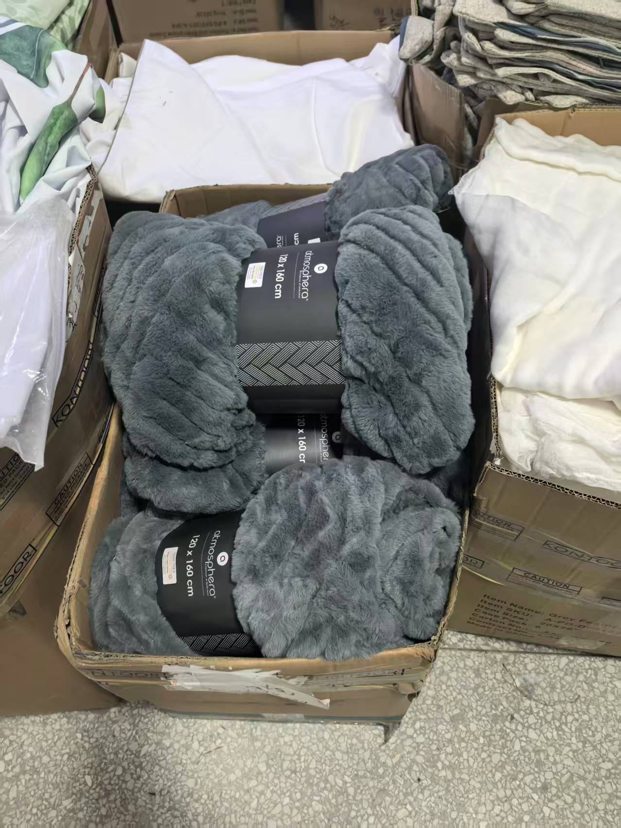 《厚广家》3楼120×160灰色仿兔毛绒双面毯 发1张2斤