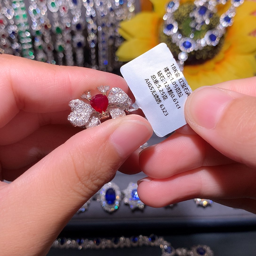 戒指18K金镶嵌红宝石