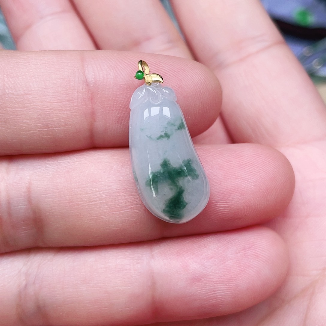 翡翠未镶嵌颈饰福瓜