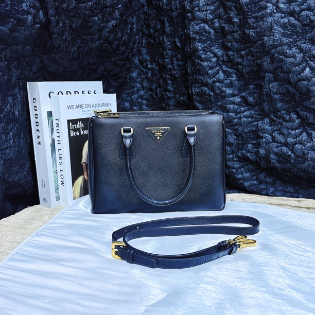 95新 Prada/普拉达 普拉达黑金小号现代杀手斜挎包