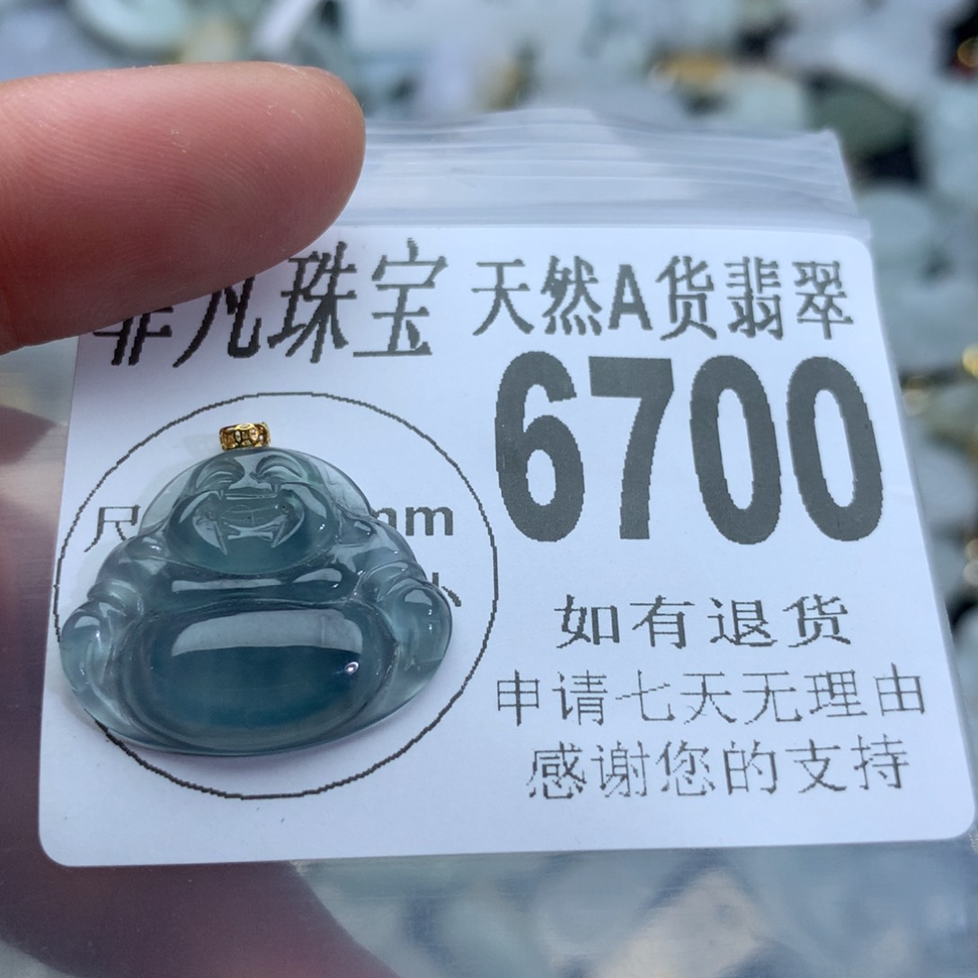 翡翠颈饰18K金镶嵌6700。