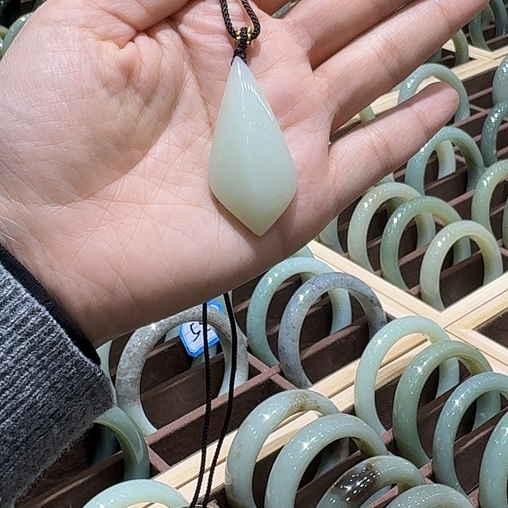 和田玉（糖玉）未镶嵌手链