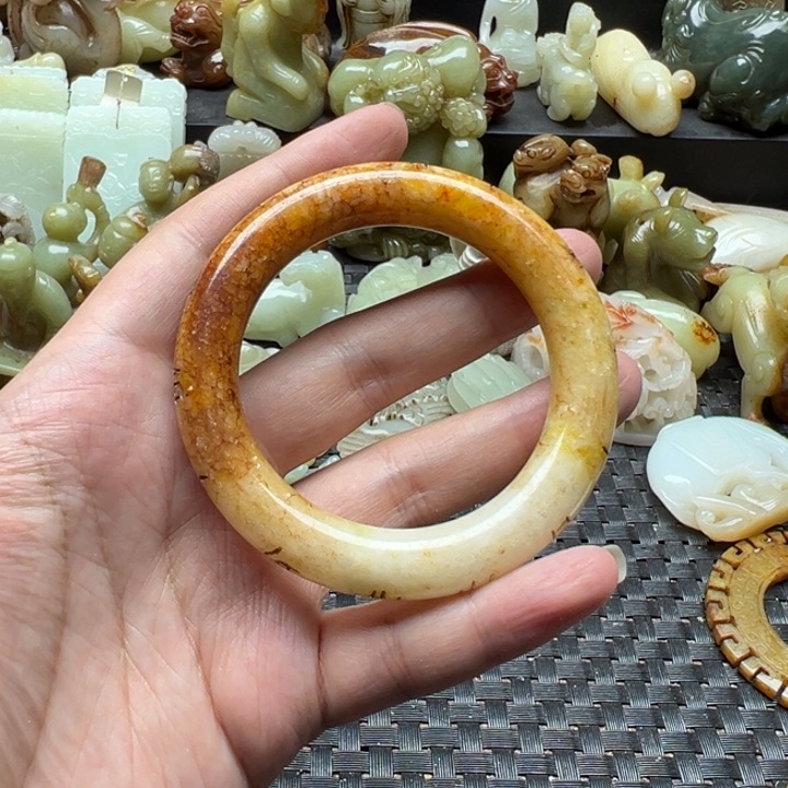 颈饰未镶嵌和田玉（糖玉）