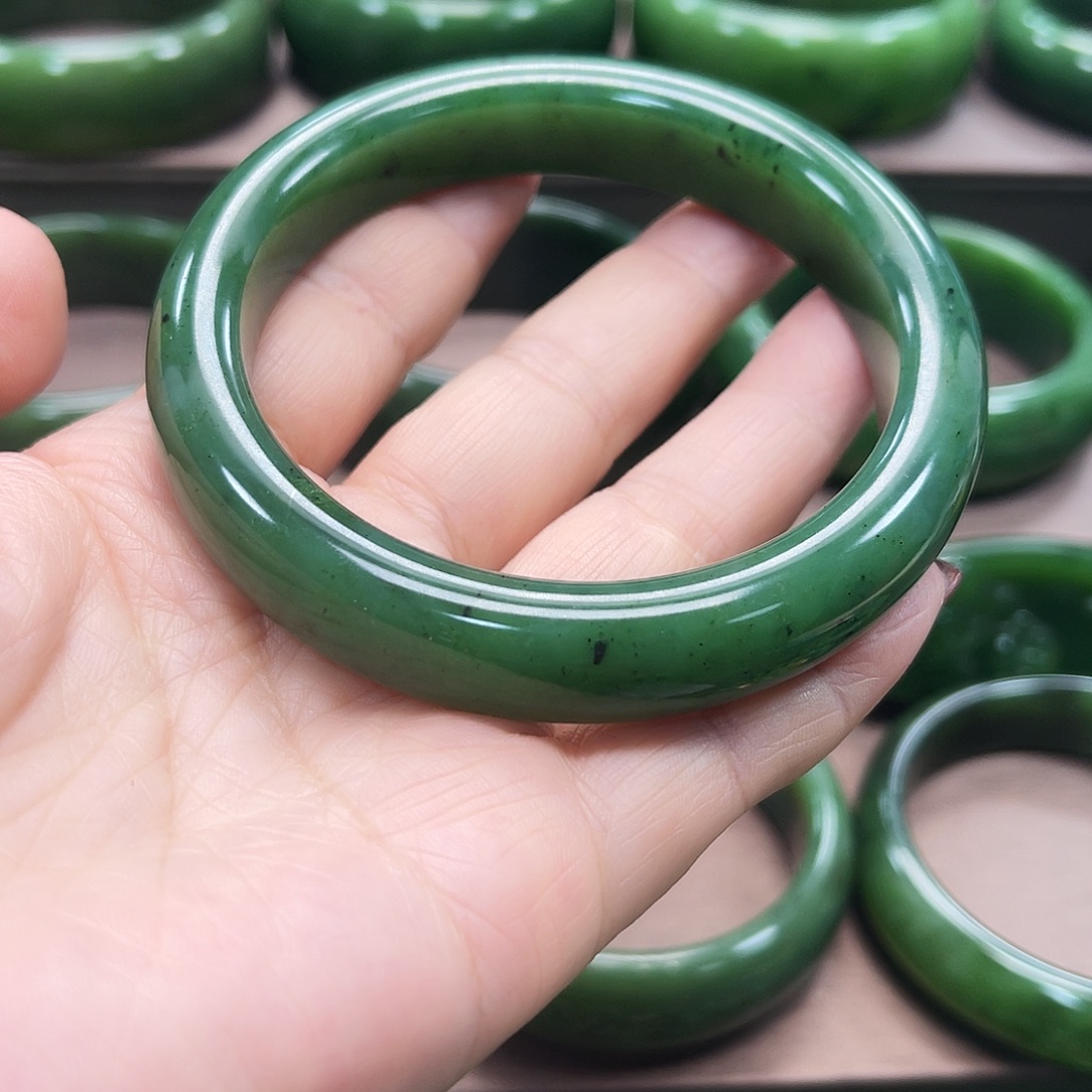 和田玉（碧玉）未镶嵌手镯