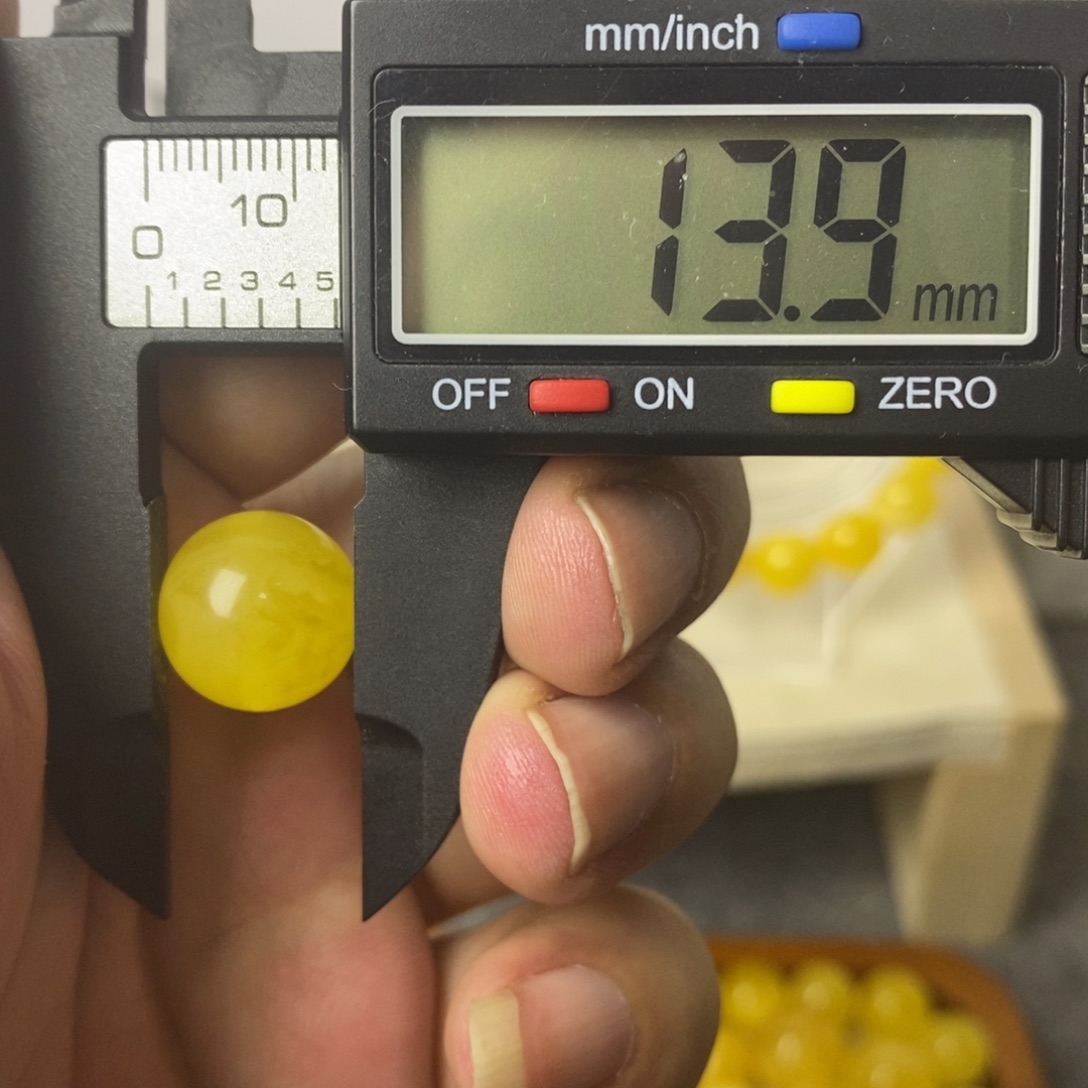 琥珀未镶嵌裸石微瑕单珠013