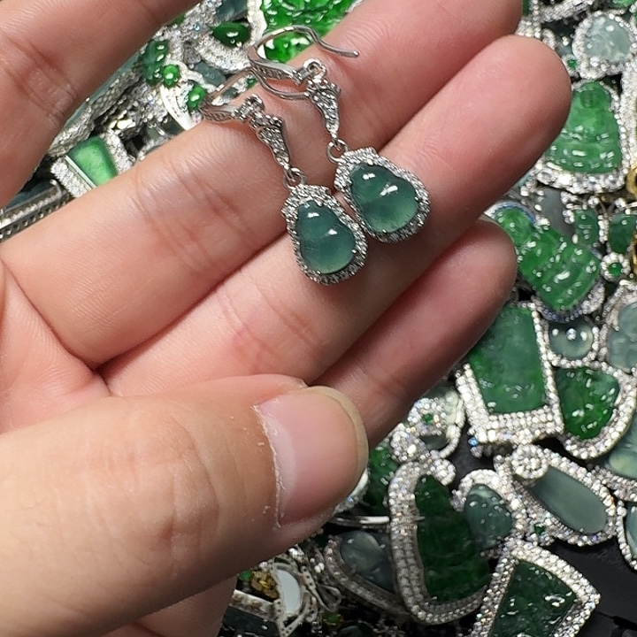 翡翠未镶嵌颈饰天然A货翡翠放漏