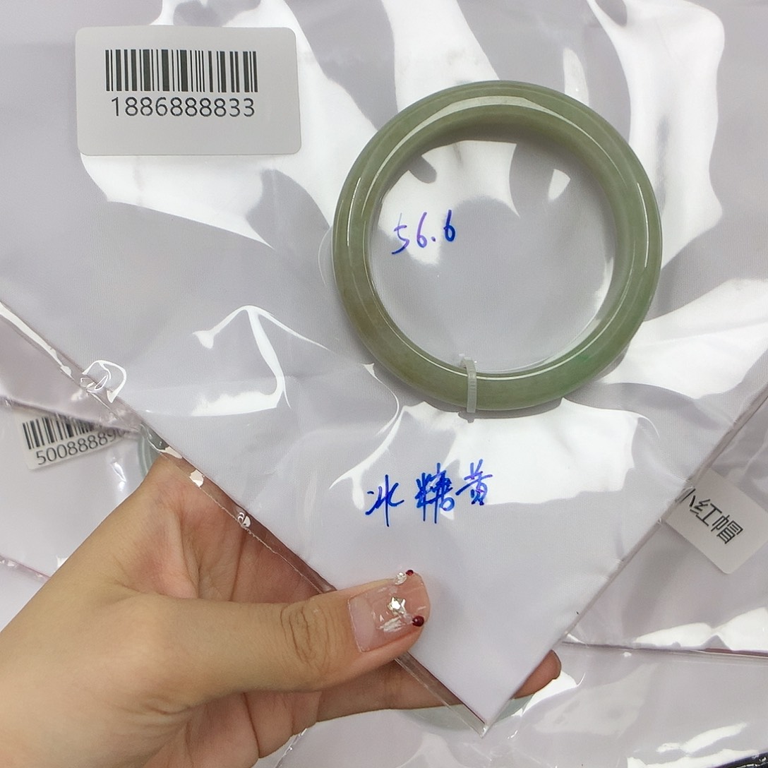 翡翠手镯未镶嵌天然缅甸翡翠手镯