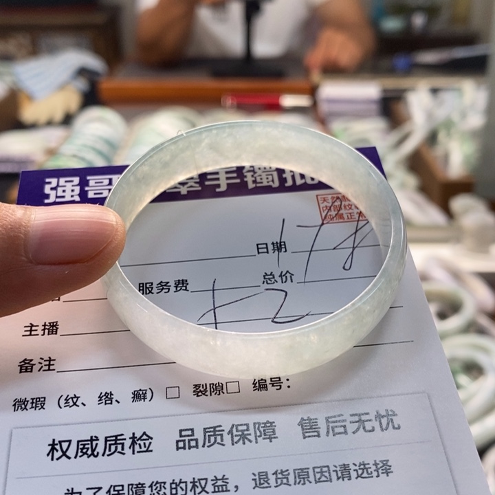 翡翠手镯未镶嵌翡翠手镯未镶嵌