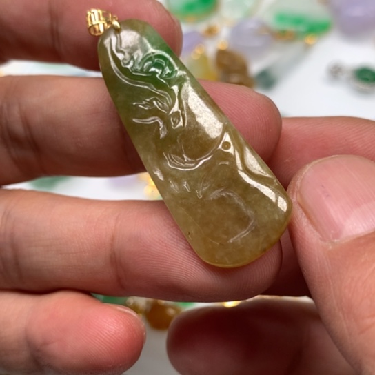 翡翠颈饰未镶嵌翡翠