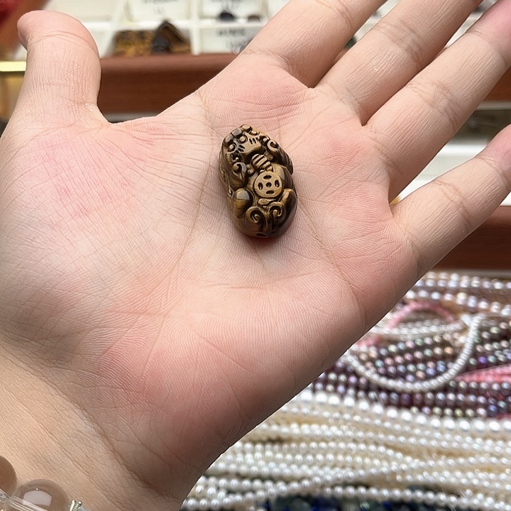 未镶嵌玛瑙/玉髓珠宝半成品一个黄虎眼石貔貅随机发