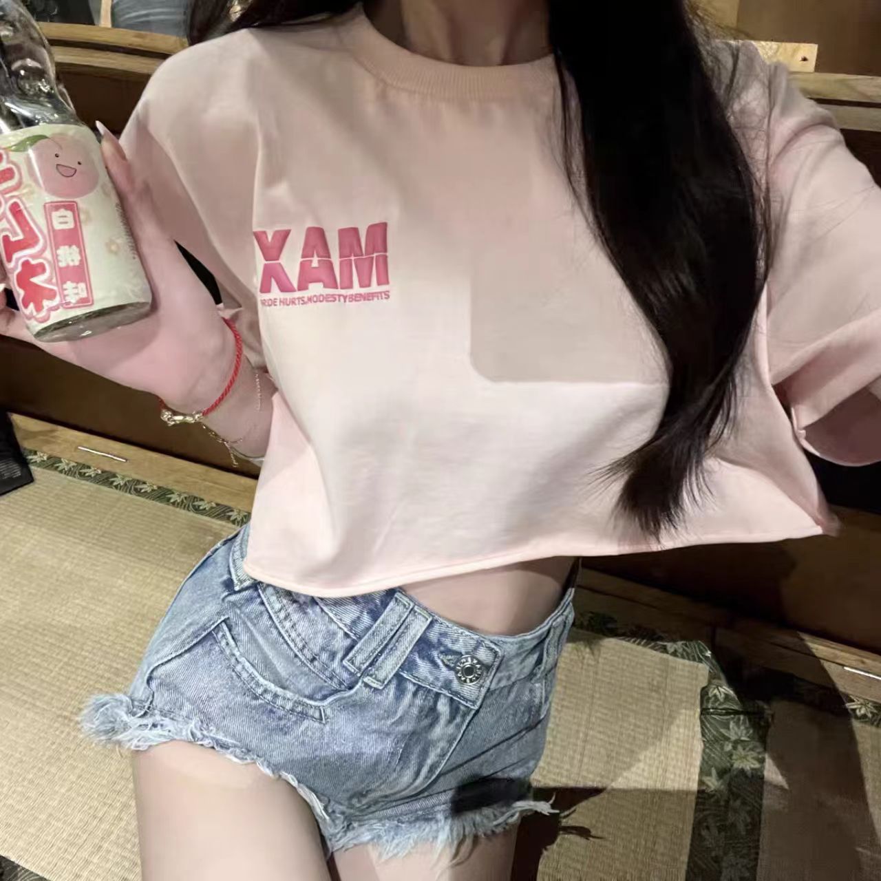 曼曼【妙龄少女】袖口开口字母浮雕发泡印花T恤