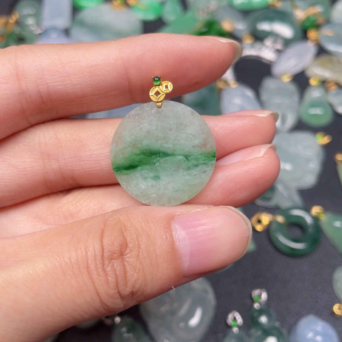 翡翠颈饰18K金镶嵌翡翠