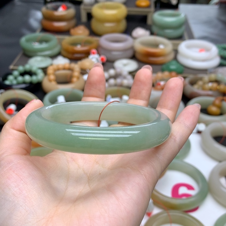 石英质玉手镯未镶嵌