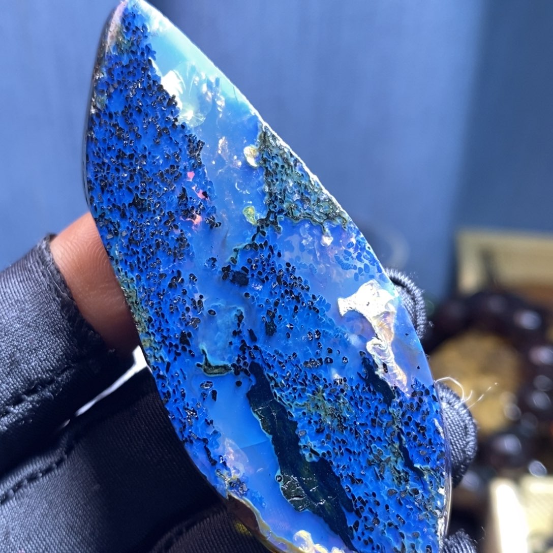 琥珀未镶嵌裸石……