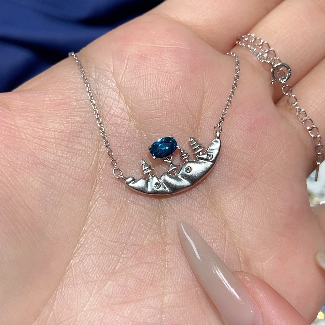 银S925镶嵌托帕石颈饰