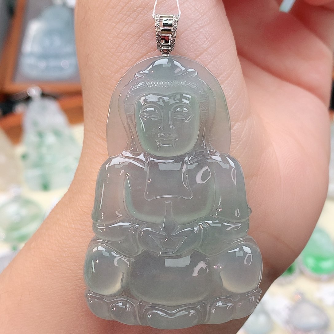 颈饰18K金镶嵌翡翠观音