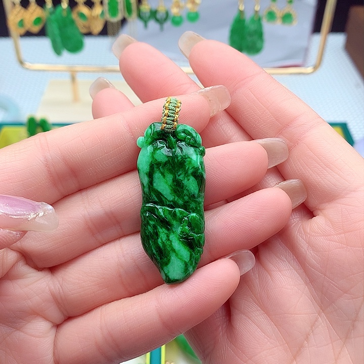 翡翠颈饰未镶嵌翡翠