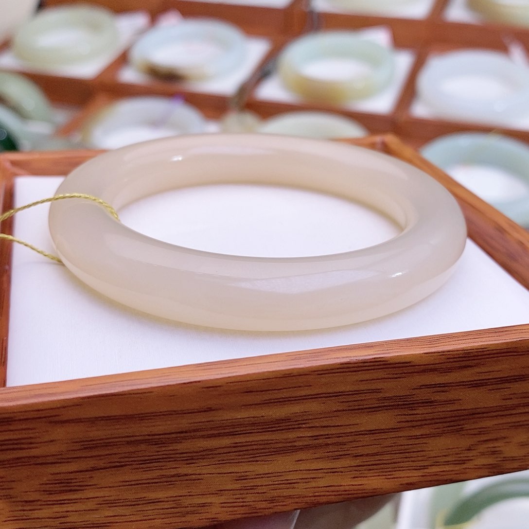 和田玉手镯未镶嵌55.1