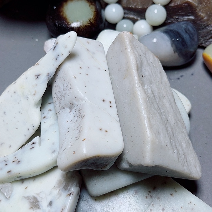 和田玉未镶嵌珠宝奇石