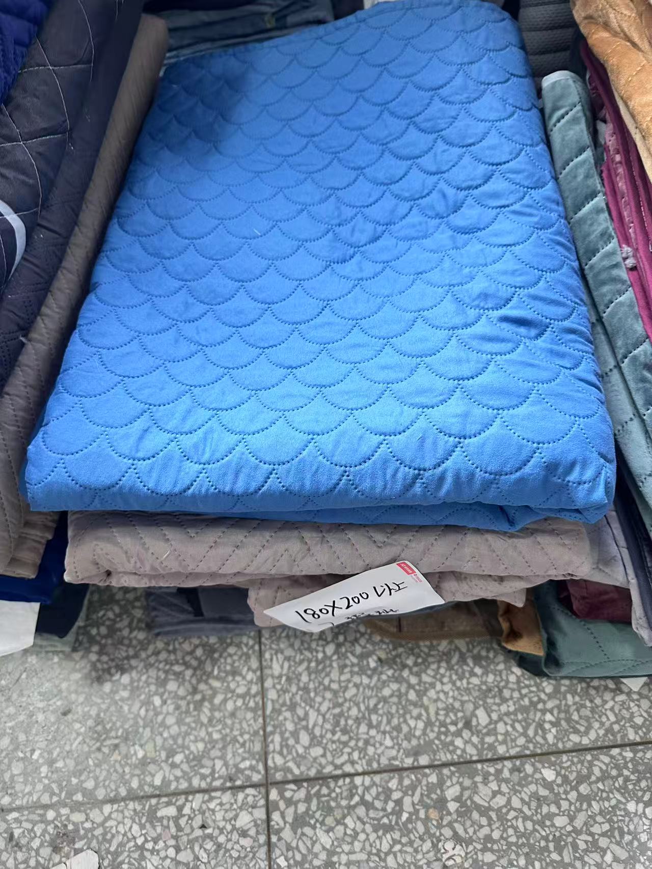 《兵哥外贸》3楼180×200以上杂款化纤床盖 发一个不挑色瑕疵款