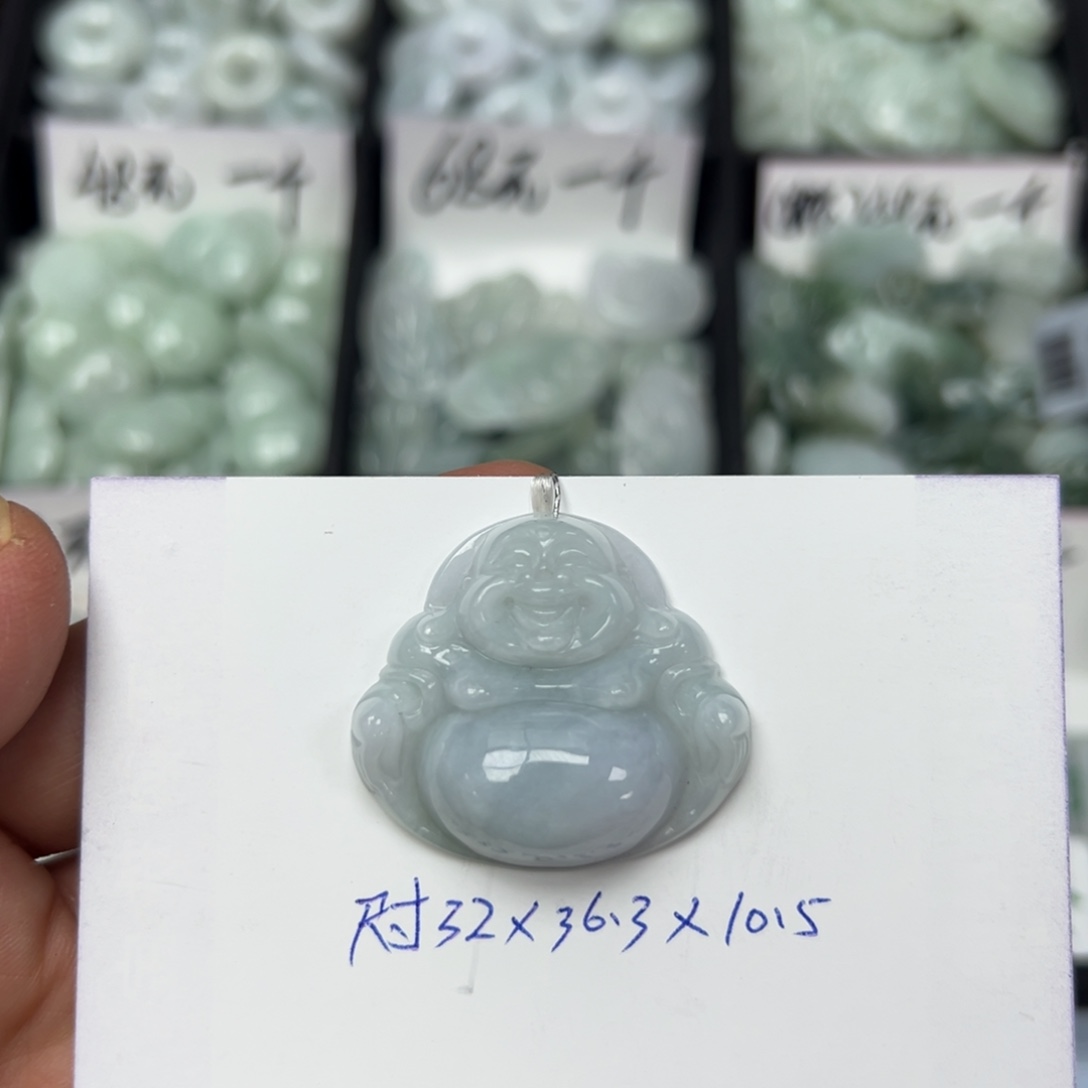 翡翠颈饰未镶嵌佛公