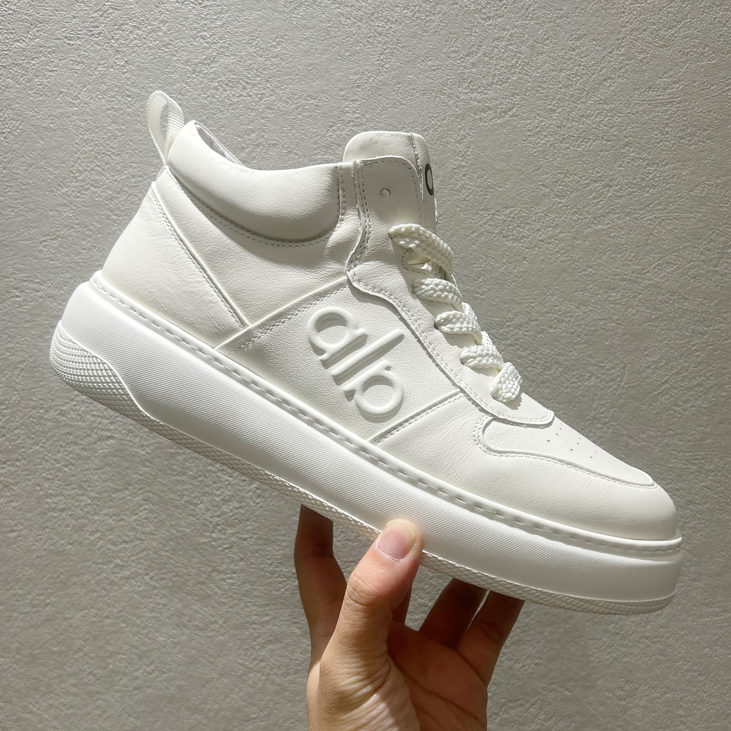 新款头层牛皮高帮休闲鞋百搭白色韩版男士极简风纯色板鞋小白鞋