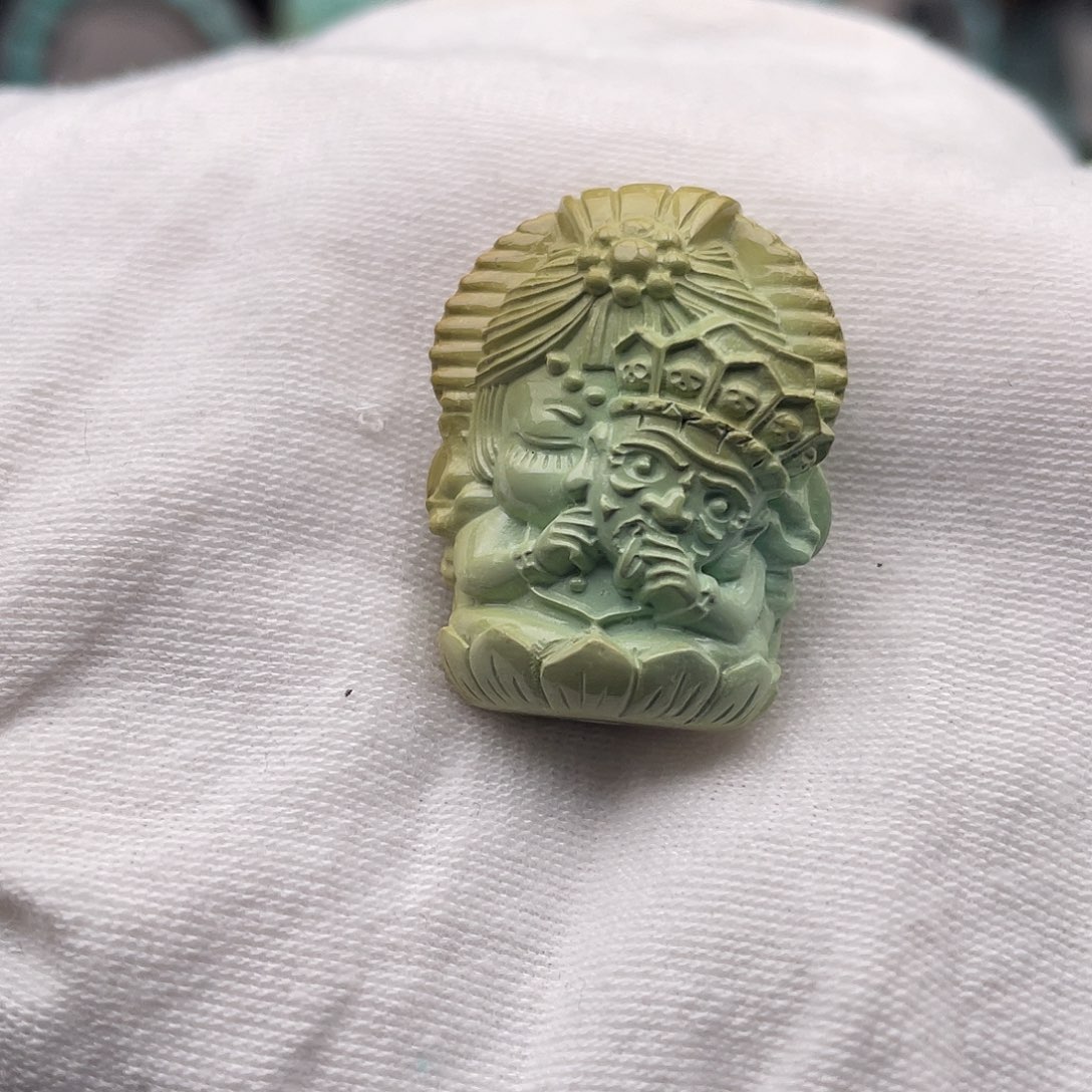 绿松石未镶嵌颈饰