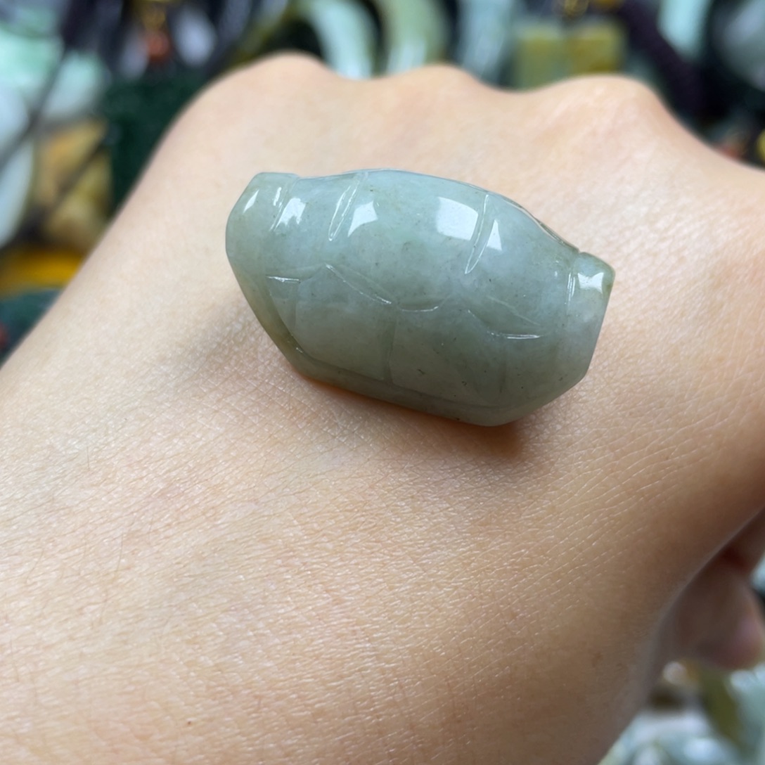 翡翠颈饰未镶嵌牌子