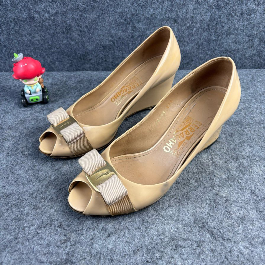 95新 FERRAGAMO/菲拉格慕 奶茶色鱼嘴高跟鞋 37.5码 92新 YLP1509