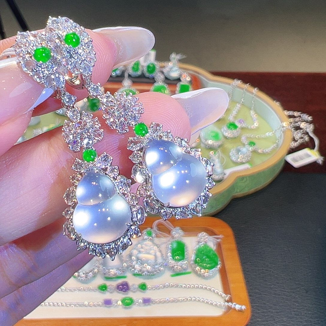 翡翠18K金镶嵌耳环翡翠