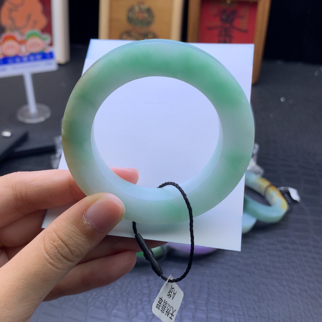 定制翡翠未镶嵌翡翠手镯