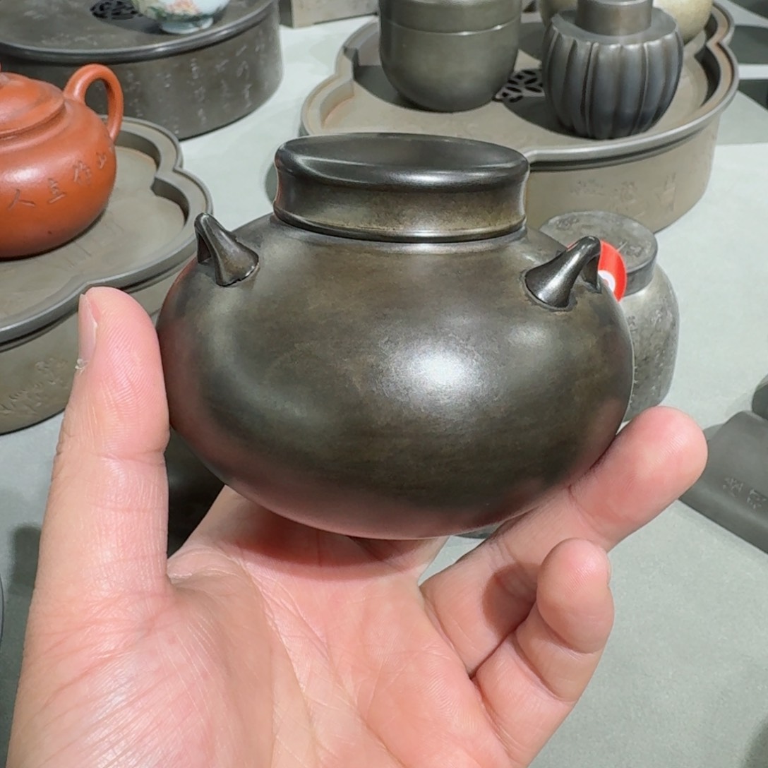 5**哥锡茶叶罐。        