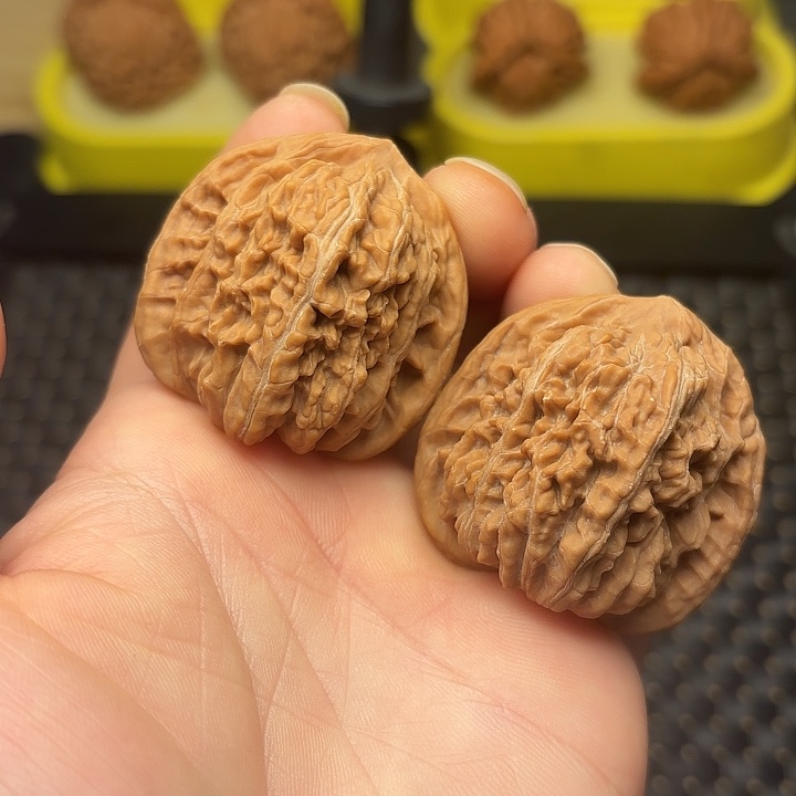 文玩核桃吊坠39红皮山地楼四座楼狮子头