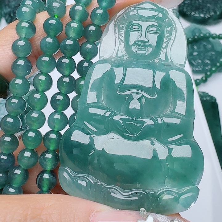 翡翠未镶嵌颈饰多样性发其一